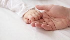 Caz ȘOCANT în Capitală. O tânără și-a pus bebelușul nou născut în congelator, după ce l-ar fi născut fără suflare